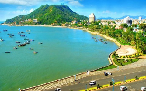Classic Tour vs Luxury Tour Vietnam – Discover Central Vietnam Your Way